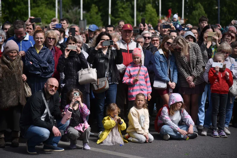 Волынщики, уличный театр и регата в фонтане. Как воронежцы отметили петровский юбилей