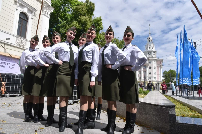 Волынщики, уличный театр и регата в фонтане. Как воронежцы отметили петровский юбилей