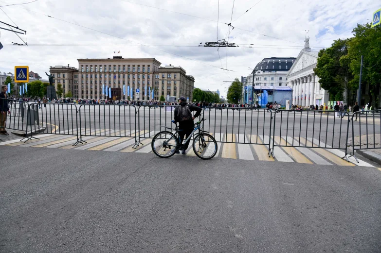 Волынщики, уличный театр и регата в фонтане. Как воронежцы отметили петровский юбилей