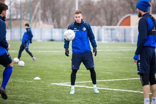 Воронежский &laquo;Факел&raquo; арендовал 21-летнего защитника и продлил контракты с 3 игроками