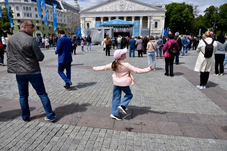 Волынщики, уличный театр и регата в фонтане. Как воронежцы отметили петровский юбилей