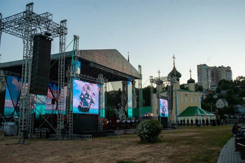 &laquo;Построим верфи здесь!&raquo; В Воронеже на Адмиралтейской площади показали оперу о Петре I