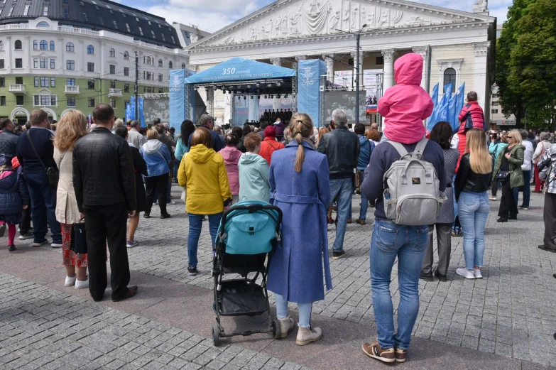 Волынщики, уличный театр и регата в фонтане. Как воронежцы отметили петровский юбилей