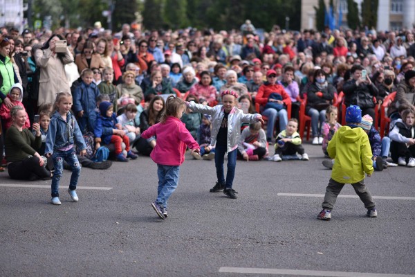 Волынщики, уличный театр и регата в фонтане. Как воронежцы отметили петровский юбилей