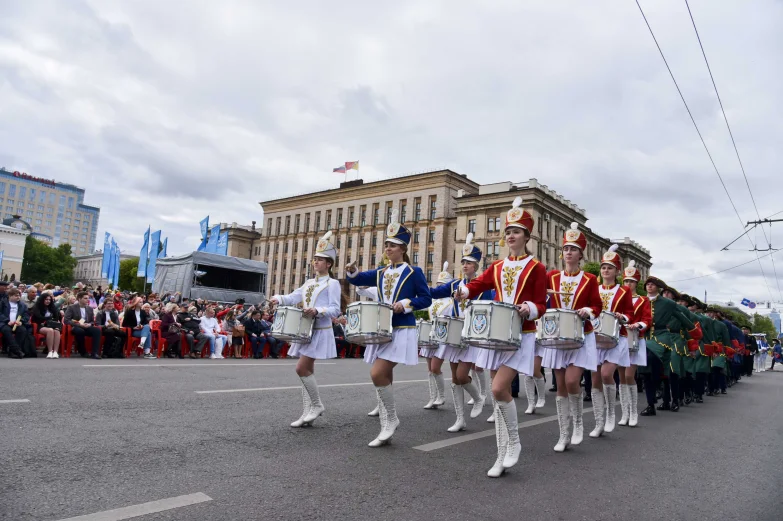 Волынщики, уличный театр и регата в фонтане. Как воронежцы отметили петровский юбилей