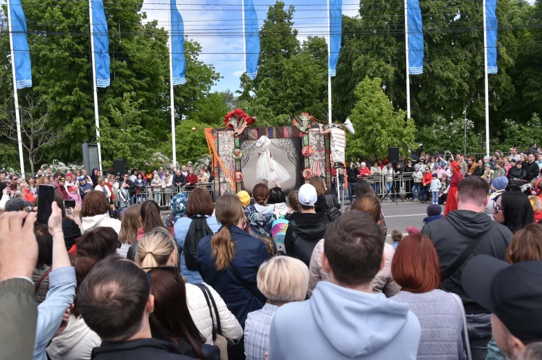 Волынщики, уличный театр и регата в фонтане. Как воронежцы отметили петровский юбилей