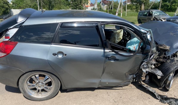 Пьяный водитель Toyota вылетел на &laquo;встречку&raquo; и врезался в &laquo;Ладу&raquo; &mdash; девочка в больнице