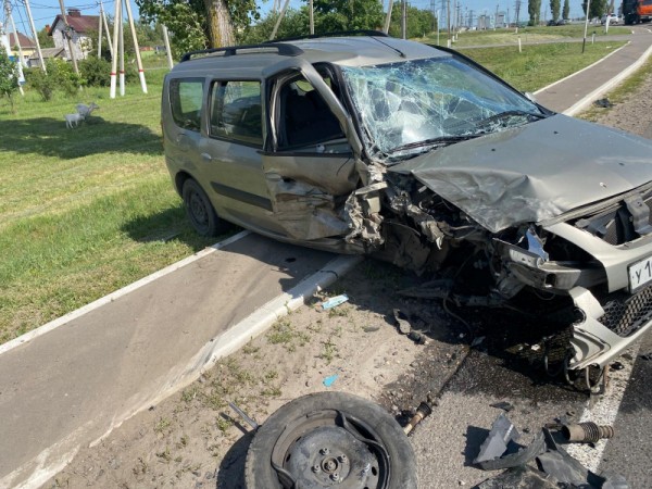 Пьяный водитель Toyota вылетел на &laquo;встречку&raquo; и врезался в &laquo;Ладу&raquo; &mdash; девочка в больнице