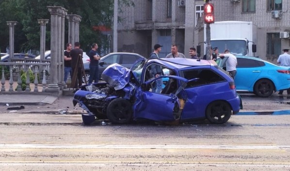 В Воронеже в жестком столкновении Isuzu и Seat погиб мужчина