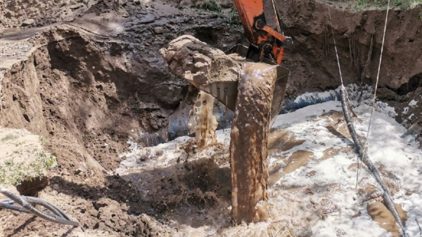 В Коминтерновском районе Воронежа произошла утечка на водоводе диаметром 1 м