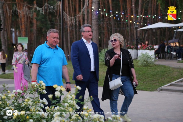 Воронежские выпускники побывают ночью на &laquo;звёздной вечеринке&raquo; вместе с мэром Вадимом Кстениным