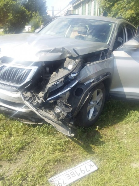 В Борисоглебске на крышу перевернулась Lada X-Ray с тремя детьми в салоне