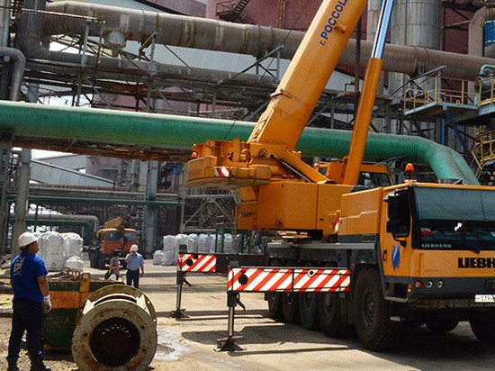 В Воронеже на &laquo;Минудобрениях&raquo; 31-летний рабочий повредил шлангом гортань