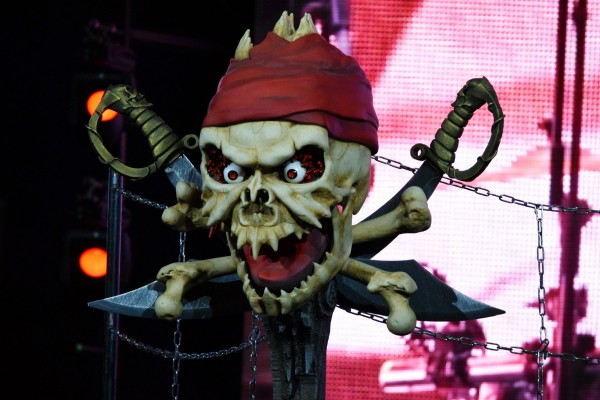 Пираты, демонические полеты и обаяшка-череп Жорик. Группа &laquo;Ария&raquo; привезла в Воронеж шоу мирового уровня