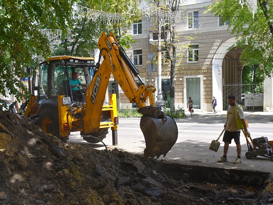 На улице Комиссаржевской в Воронеже убрали платную парковку между деревьями