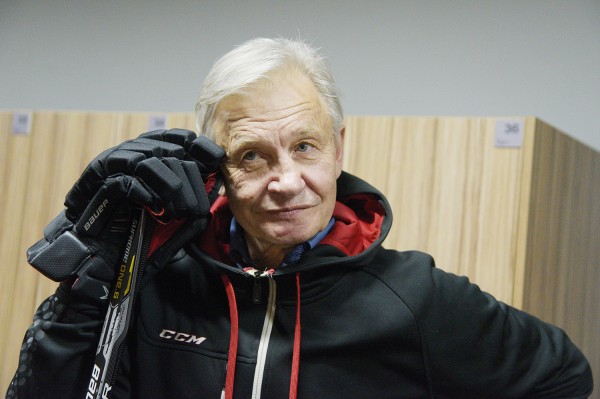 Игрок команды &ndash; обладателя Кубка Гагарина раздал в Воронеже более трехсот автографов юным хоккеистам