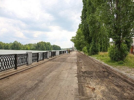 Мэр Воронежа продолжает контролировать ход работ на Петровской набережной