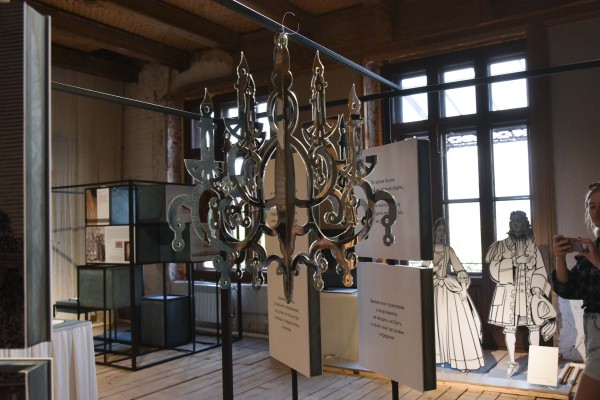 Во дворце Ольденбургских под Воронежем открылись передвижные выставки, посвященные Петру I