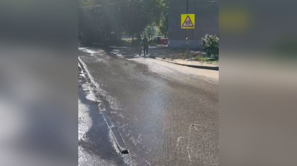 В Левобережном районе Воронежа произошла утечка на водопроводе