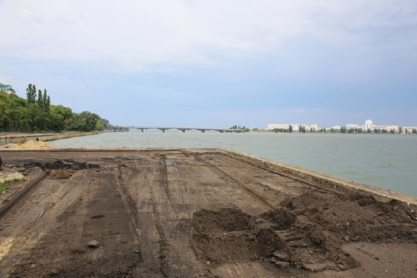Мэр Воронежа продолжает контролировать ход работ на Петровской набережной