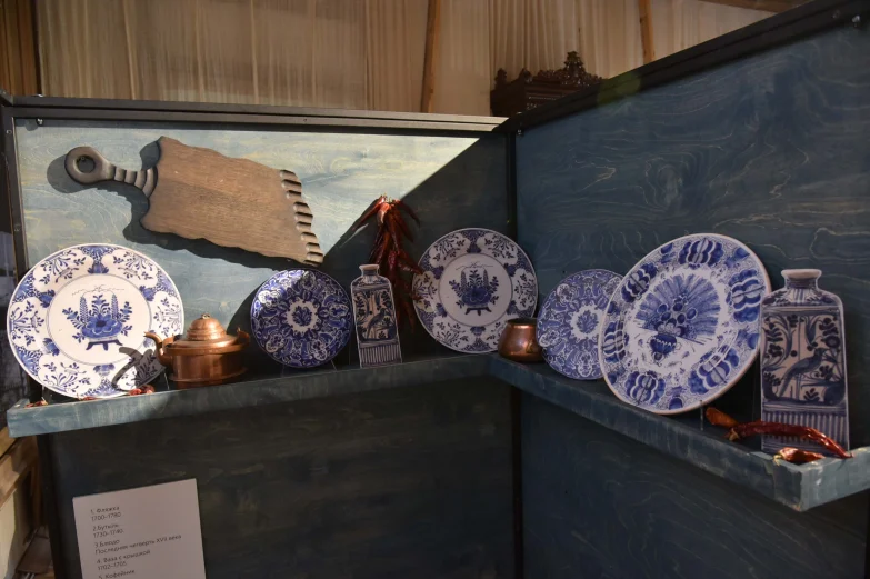 Во дворце Ольденбургских под Воронежем открылись передвижные выставки, посвященные Петру I