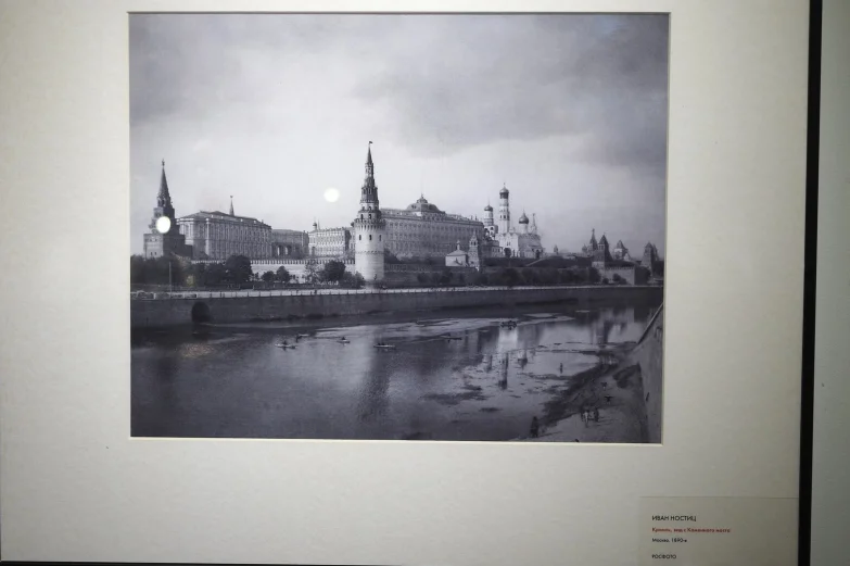 &laquo;Бубновый валет&raquo;, трактористы и последний русский бал. Что смотреть на новых выставках в воронежском музее Крамского