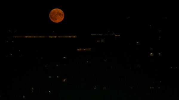 Воронежцы поделились фотографиями прошедшего суперлуния