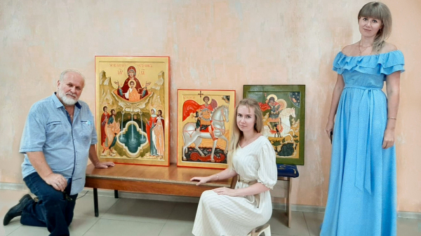 Творческая династия иконописцев Верхотиных представила выставку в Лисках
