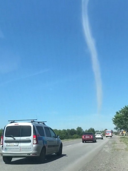 Смерч с многоэтажный дом заметили местные жители Воронежской области