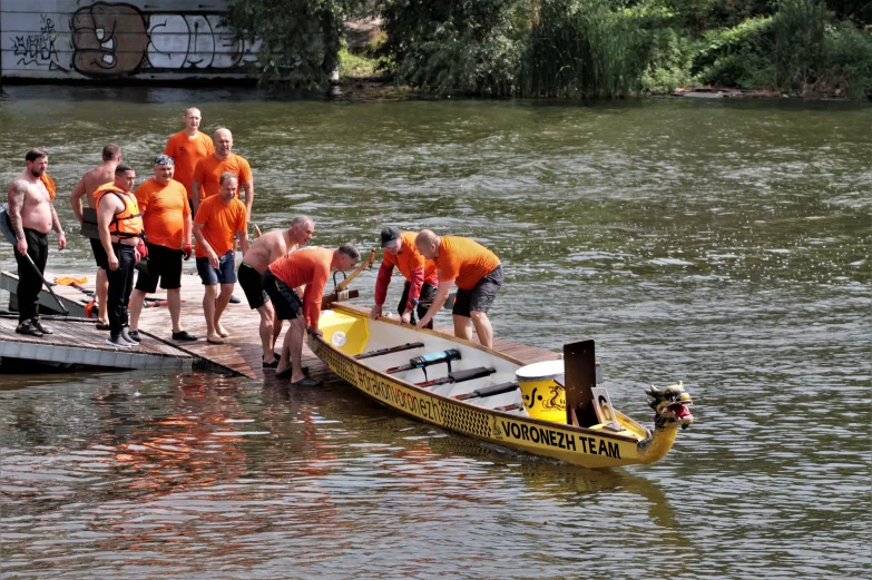 В Воронеже прошли региональные соревнования по гребле на лодках &laquo;Дракон&raquo;