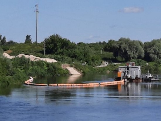 В русле реки Дон в Воронежской области Рамонского района земснарядом незаконно намывается песок