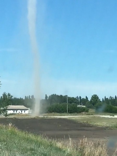 Смерч с многоэтажный дом заметили местные жители Воронежской области