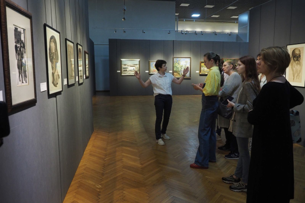 &laquo;Бубновый валет&raquo;, трактористы и последний русский бал. Что смотреть на новых выставках в воронежском музее Крамского