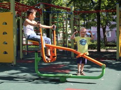 В районах города продолжается благоустройство дворовых территорий