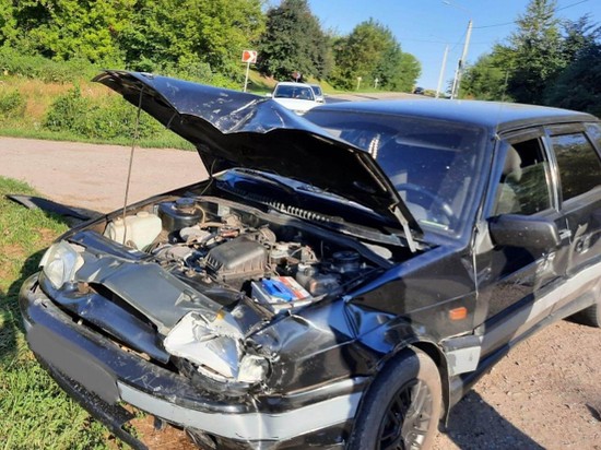 Под Воронежем при столкновении иномарки и отечественного ВАЗа пострадали подросток и двое взрослых