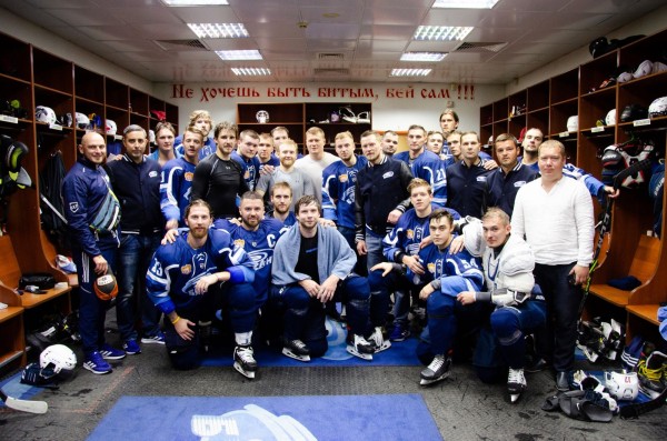 Известный боксер Александр Поветкин побывал в раздевалке "Бурана" Ко всем новостям