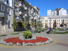 В Воронеже продолжается установка парковой мебели из переработанного вторсырья