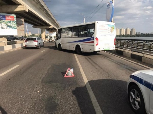 Воронежские полицейские проводят проверку обстоятельств ДТП с участием маршрутки, где пострадали три пассажира