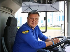 На линию в понедельник вышли уже 34 новых современных автобуса большого класса 