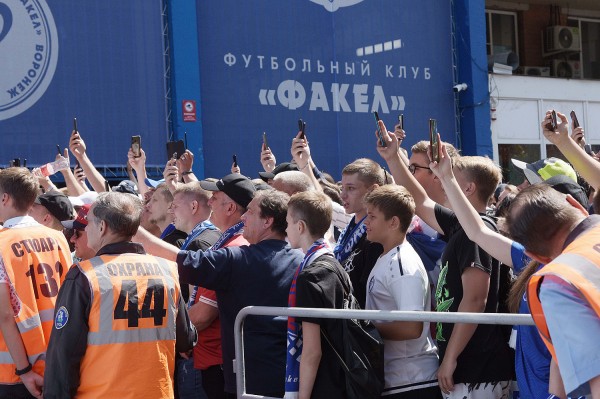 Ждали 21 год. Как воронежцы встречали первый домашний матч &laquo;Факела&raquo; в РПЛ
