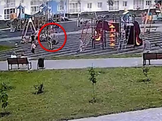 В Воронеже мужчина избил 13-летнего ребенка на детской площадке из-за плевка на землю
