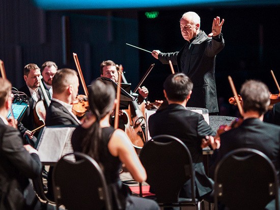В сентябре в Воронеже выступит национальный филармонический оркестр под управлением Владимира Спивакова