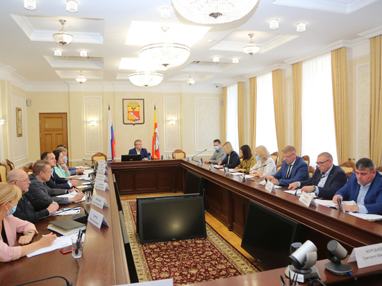 Глава Воронежа Вадим Кстенин поручил ускорить проведение торгов на проектирование и строительство школы на улице Покровской на 1500 мест