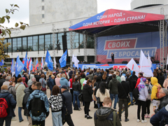 Тысячи воронежцев вышли поддержать референдумы о присоединении к России