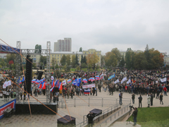 Тысячи воронежцев вышли поддержать референдумы о присоединении к России