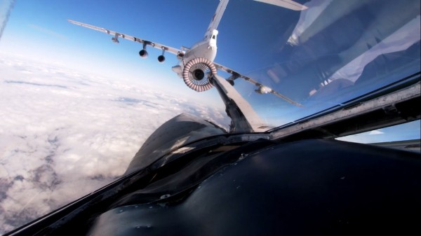 Опубликованы фото дозаправки стратегических ракетоносцев Ту-160 в воздухе от Ил-78