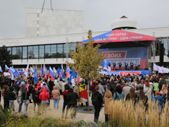 Тысячи воронежцев вышли поддержать референдумы о присоединении к России