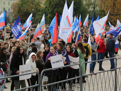 Тысячи воронежцев вышли поддержать референдумы о присоединении к России