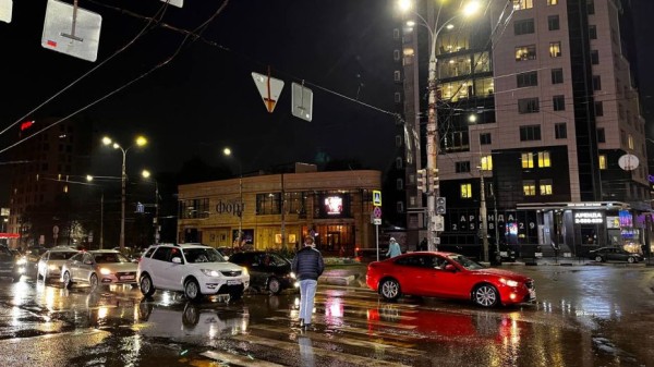 Неработающие светофоры на Заставе вызвали 9-балльную пробку в Воронеже