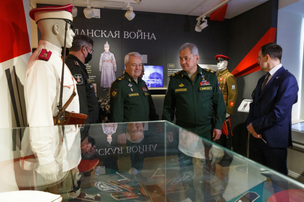 
Министерство обороны отбило трех военкомов, попавших под показательное увольнение губернаторами
